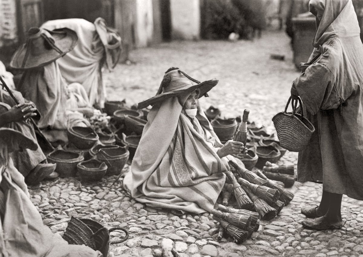 Imagen secundaria 1 - Llegada al cuartel de Dar Riffien del Rey Alfonso XIII. 5 de octubre de 1927; Zoco del trigo. Tetuán, 1928 y retrato del gran visir Sidi Mohamed Ben Azuz.